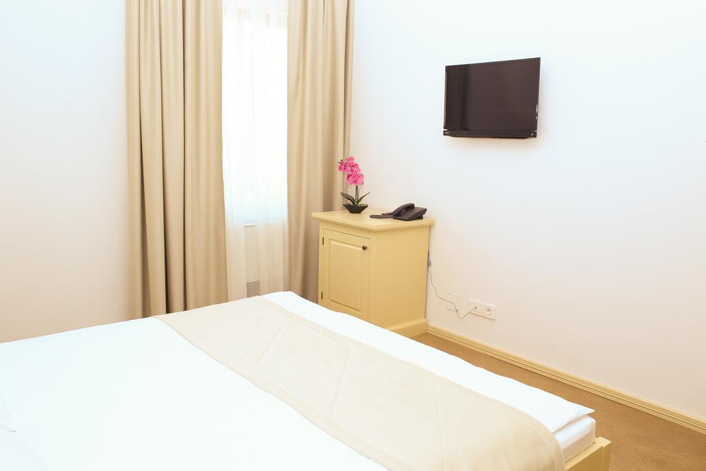 Hotel Bohemia Bacău Oda fotoğraf