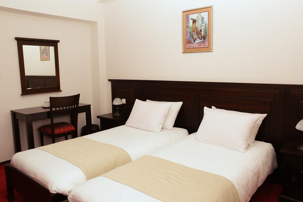 Hotel Bohemia Bacău Oda fotoğraf